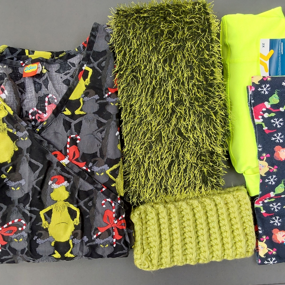 Grinch Scrub Top W/legging And Accessories.